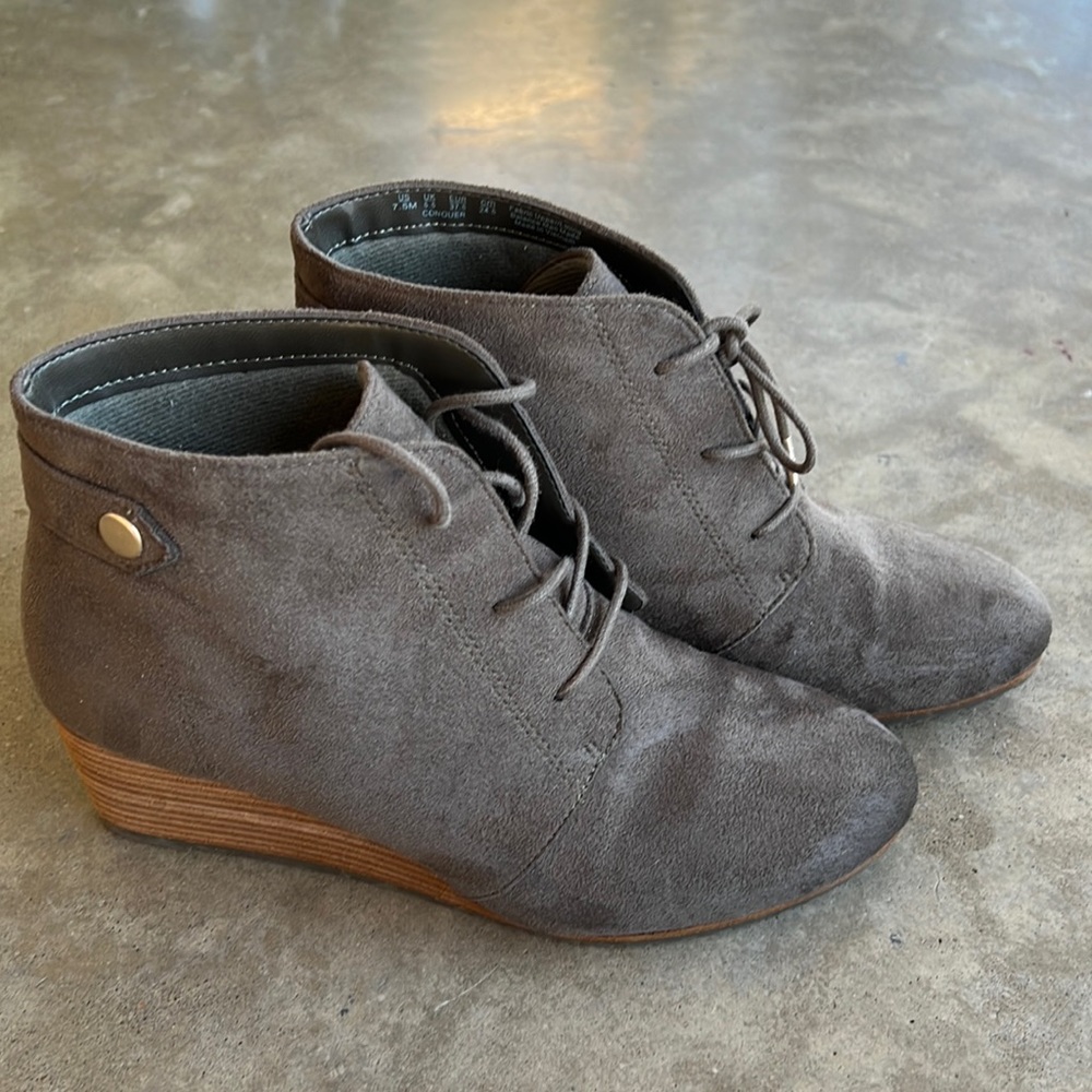 Dr. Scholls Dakota wedge booties